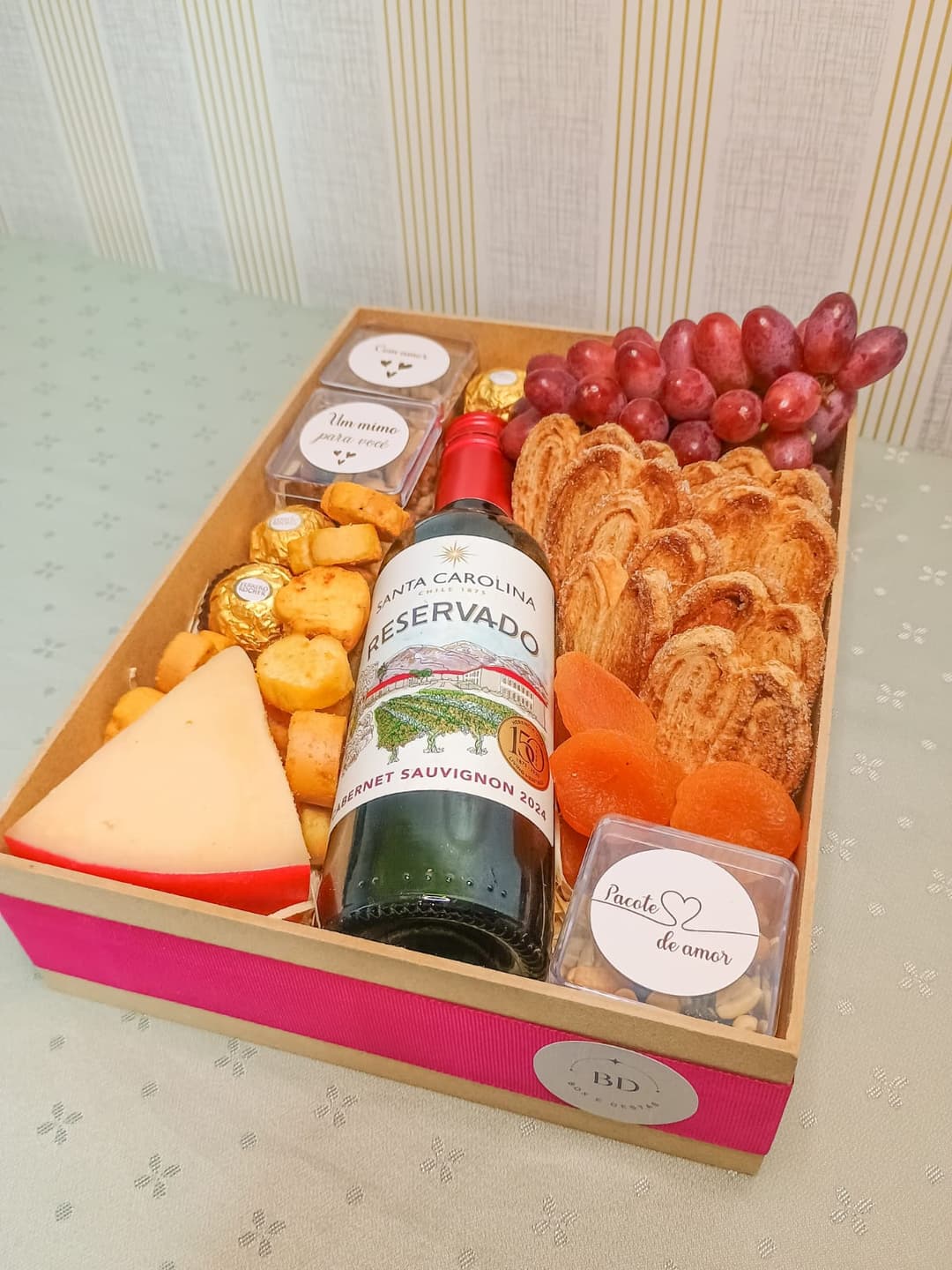 Vinhos e Nuts — cesta de presente em Duque de Caxias RJ